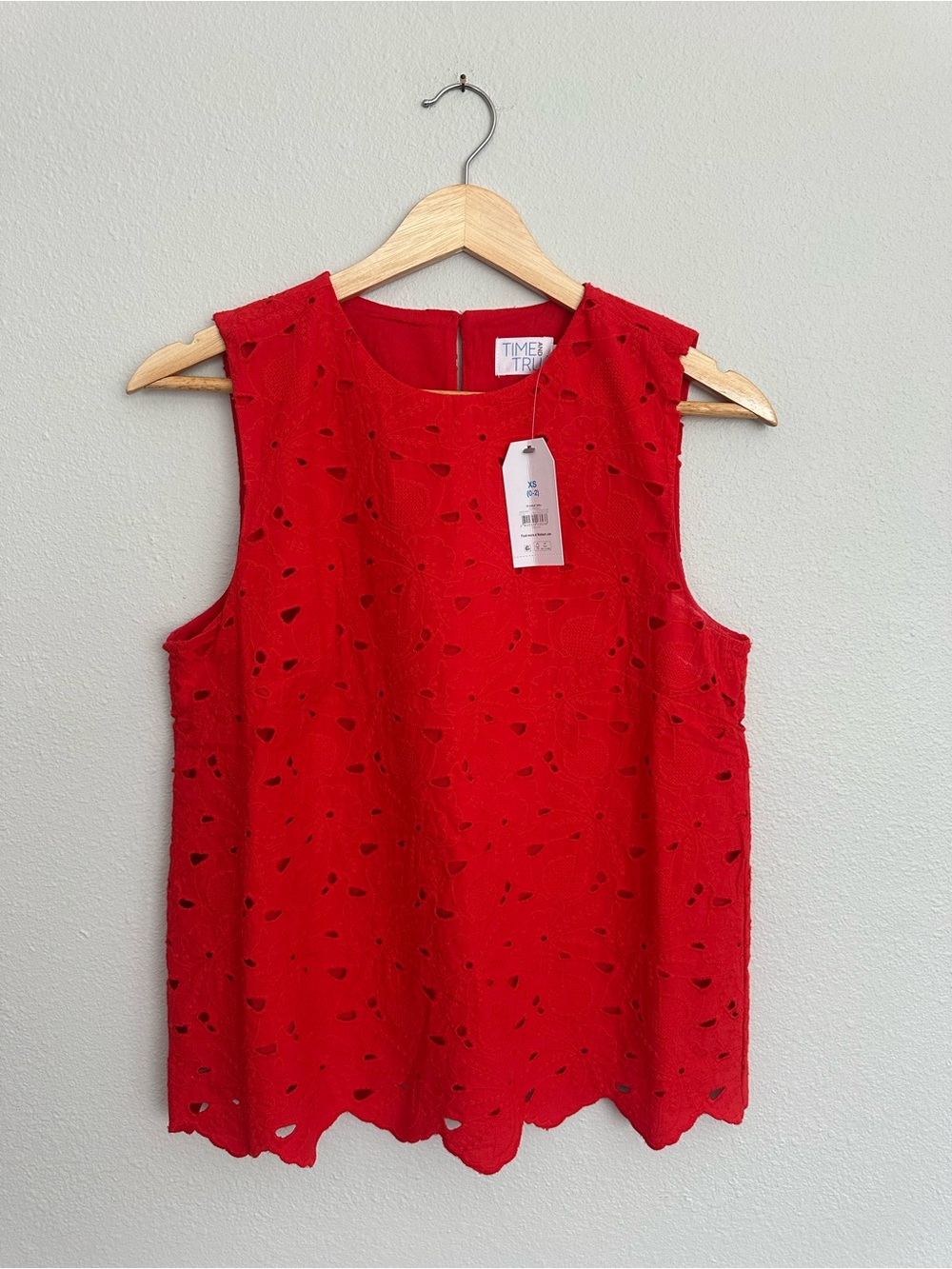 Time and Tru Bright Red Laser-Cut Sleeveless Tank NWT